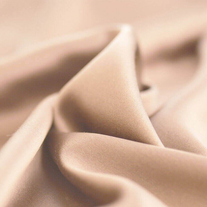 Stretch Satijn Stof Deluxe Licht Beige - (Stretch Satijn Stof Deluxe)