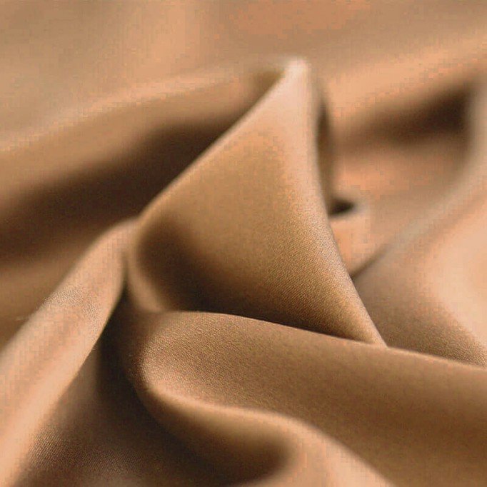 Stretch Satijn Stof Deluxe Camel - (Mode Stoffen)
