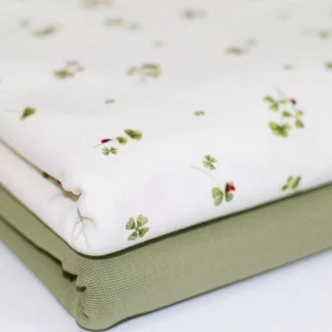 Jersey Cotton Fabric Digital Print - Clover With Ladybug Jersey Cotton Fabric Digital Print - Clover With Ladybug - (Jersey Cotton Fabric Digital Print)