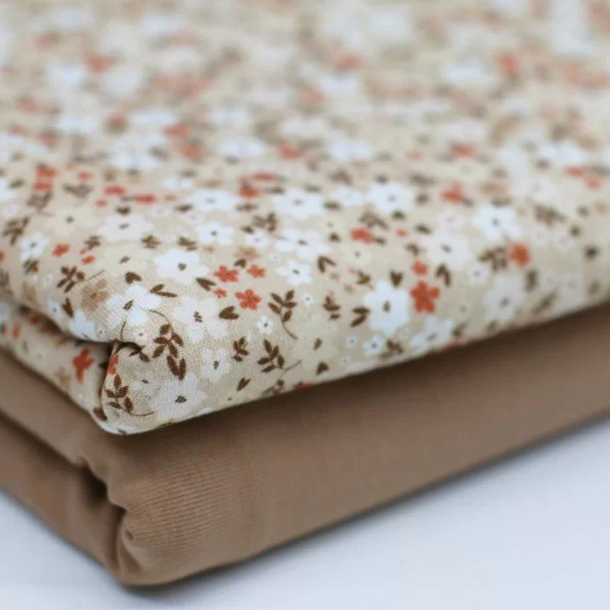 Dzianina Bawełniana Druk Cyfrowy - Mały Kwiat Beżowy Rdza | Rijs Textiles Dzianina Bawełniana Druk Cyfrowy - Mały Kwiat Beżowy Rdza Dzianina Jersey Bawełna Druk Cyfrowy