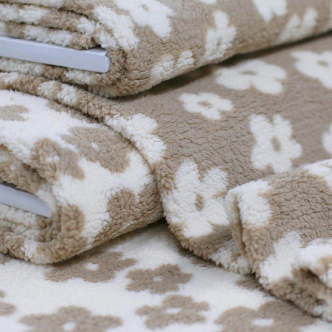 Tissu Fourrure Mouton Fleurs Blanc Cassé - (Tissu Fourrure Mouton)