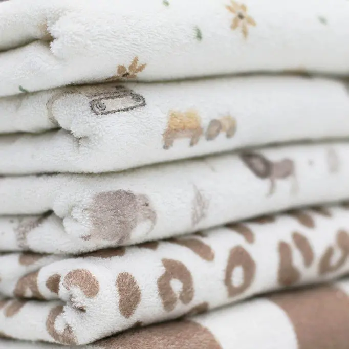 Tissu Jersey Éponge - Fleur Étoile | Rijs Textiles Tissu Jersey Éponge - Fleur Étoile - (Tissu Jersey Éponge)