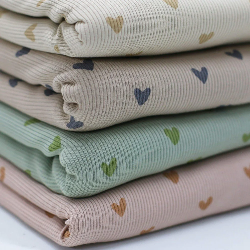 Rib Jersey Stof Bedrukt - Hartjes Dusty Groen