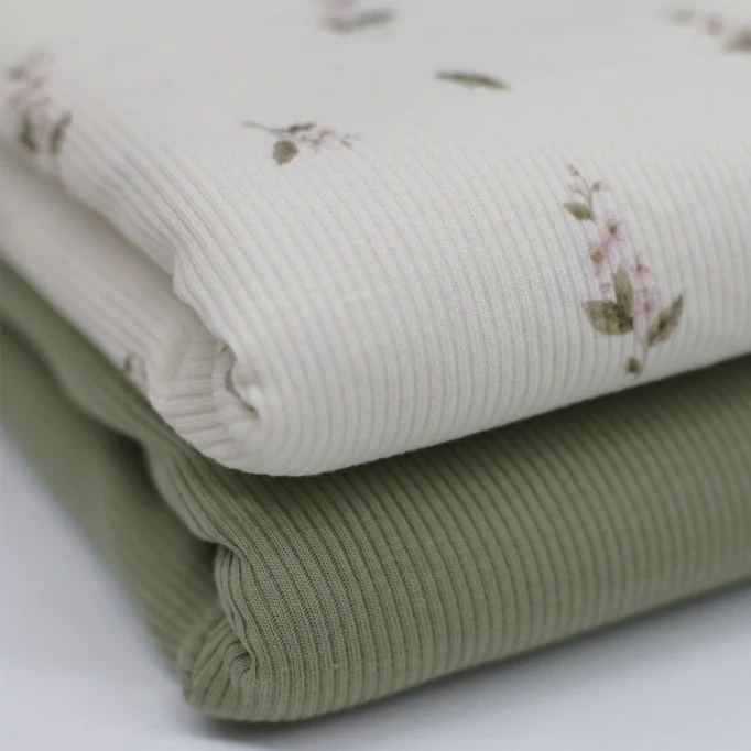 Tissu Maille Tricot Côtelé - Fleur Classique Rose Tissu Maille Tricot Côtelé - Fleur Classique Rose - (Tissus Jersey)