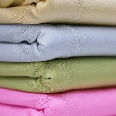 Lycra Stof (Glanzend) Donker Groen - (Lycra Stoffen Glanzend)