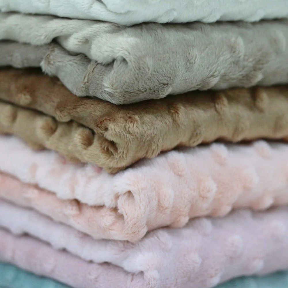Tissu Minky Polaire Nude Rose à Pois Tissu Minky Polaire Nude Rose - (Tissu Minky a Pois)