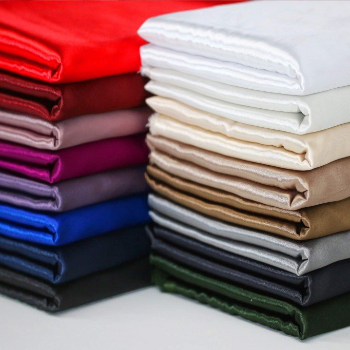Stretch Satijn Stof Licht Beige - (Modestoffen)