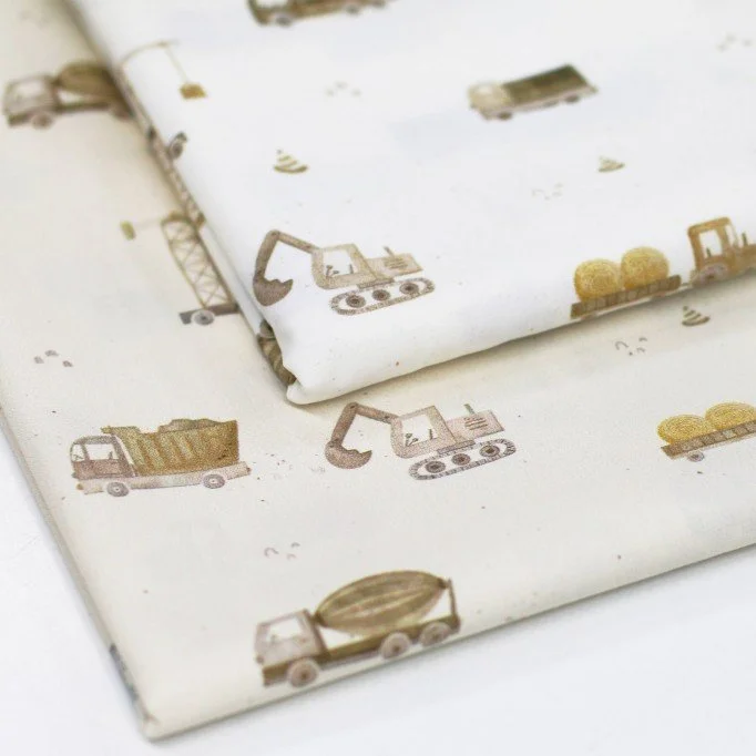 Poplin Katoen Digitale Print - Bouwvoertuigen Beige Poplin Katoen Digitale Print - Bouwvoertuigen Beige - (Katoenen Poplin Bedrukt )