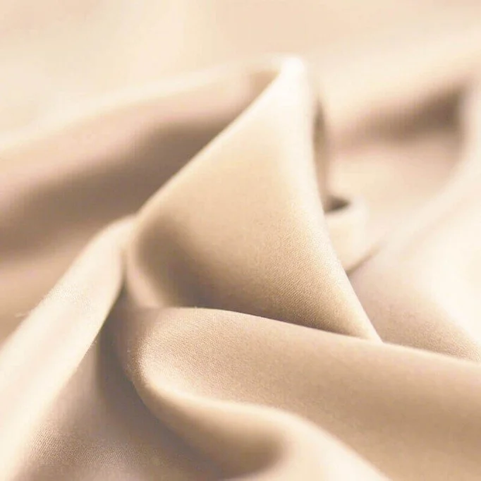 Deluxe Satin Stretch Stof Lys Beige Deluxe Satin Stretch Stof Lys Beige - (Deluxe Satin Stretch Stof)