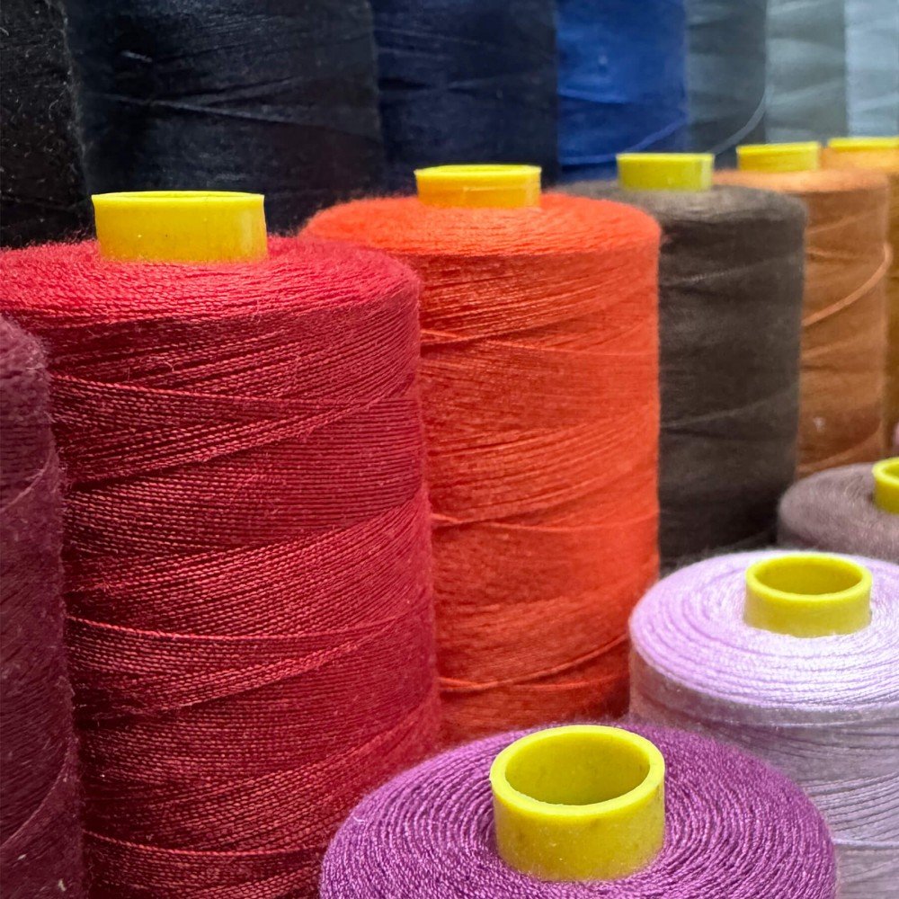 Nici Do Szycia Atelier Grubość 120 Pakiet 5 Kolorów x 10 Sztuk Nici Do Szycia Atelier Grubość 120 Pakiet 5 Kolorów x 10 Sztuk Przędze I Nici Szwalnicze