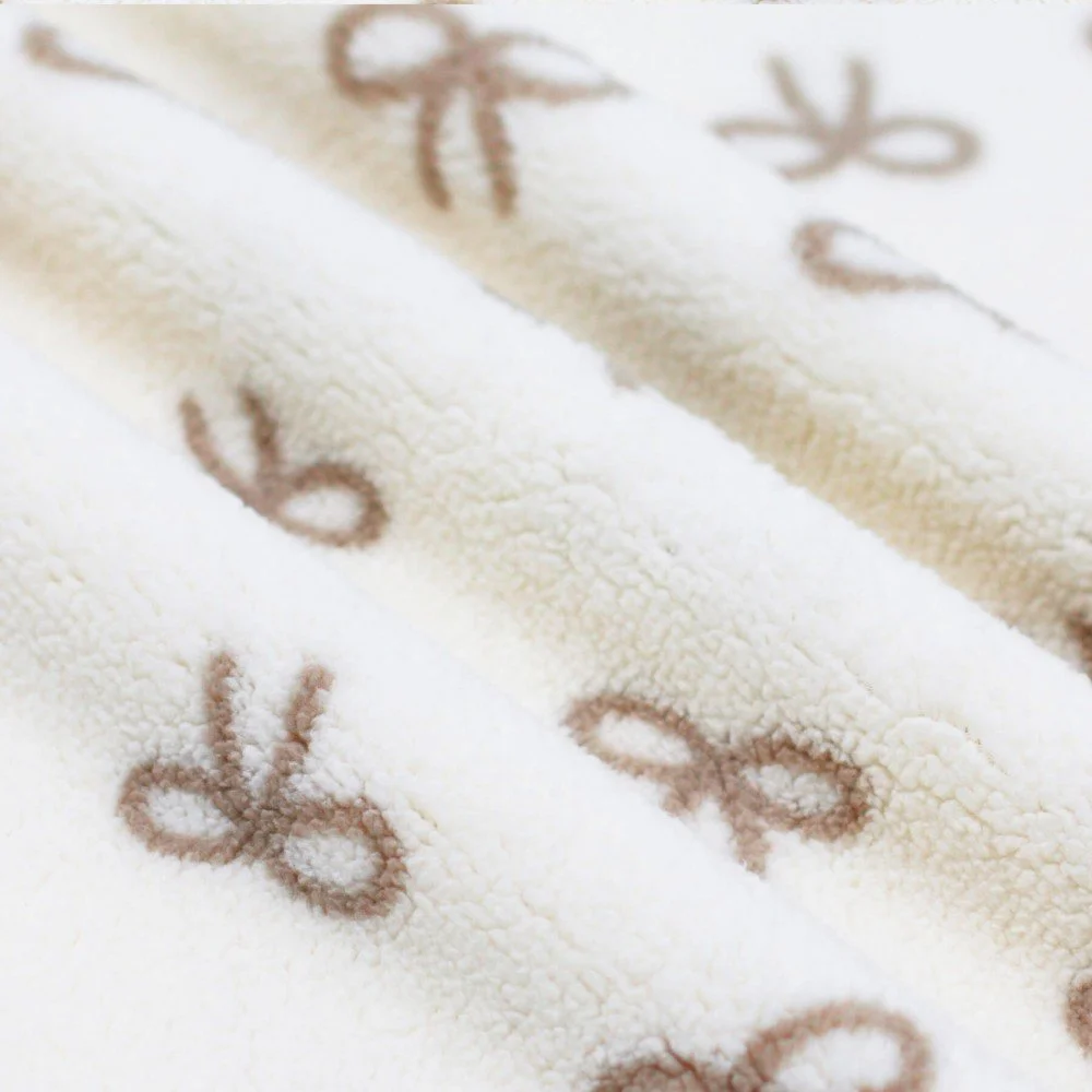 Tissu Fourrure Mouton Naturel Avec Nœud Papillon Beige Tissu Fourrure Mouton Naturel Avec Nœud Papillon Beige