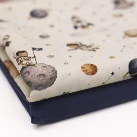Poplin Katoen Digitale Print - Ruimtejongen Beige