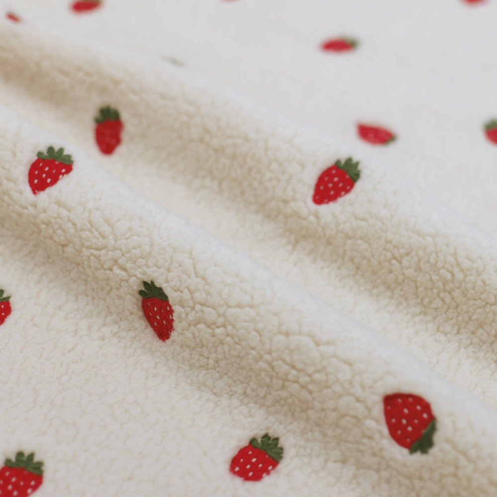 Tissu Fourrure Mouton Brodé - Fraises Tissu Fourrure Mouton Léopard Écru - (Tissu Fourrure Mouton)