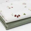 Bomuld Poplin Stof Digital Trykt - Kløver Med Mariehøne Bomuld Poplin Stof Digital Trykt - Pastel Blomst Lyserød - (Bomuld Poplin Print )